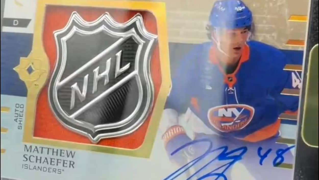 Des collectionneurs vendent une carte de hockey rare
