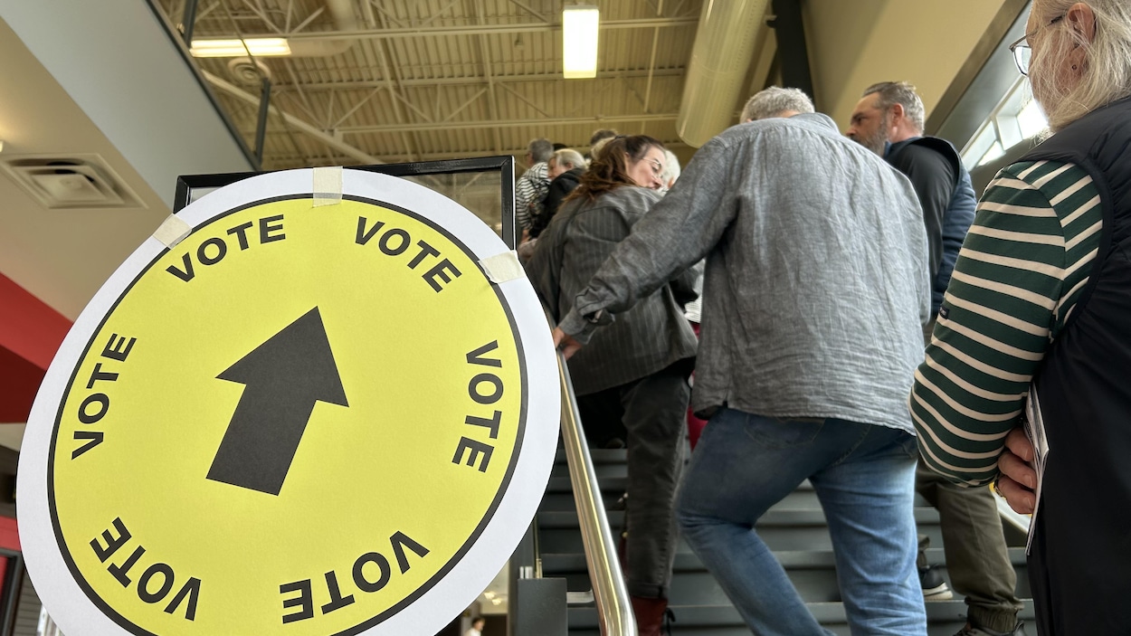 Vote par anticipation : salle bondée en cette première journée de vote à Sherbrooke