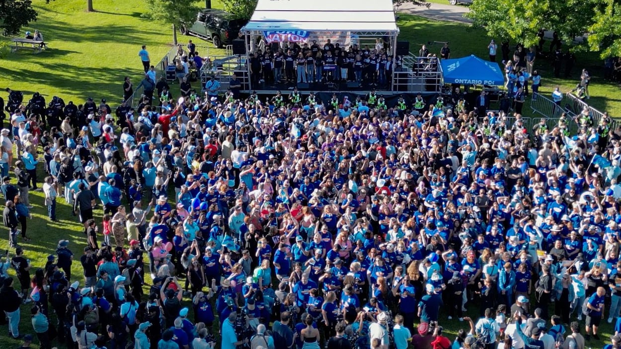 Une photo du Ford Fest partagée par deux députés a été retouchée