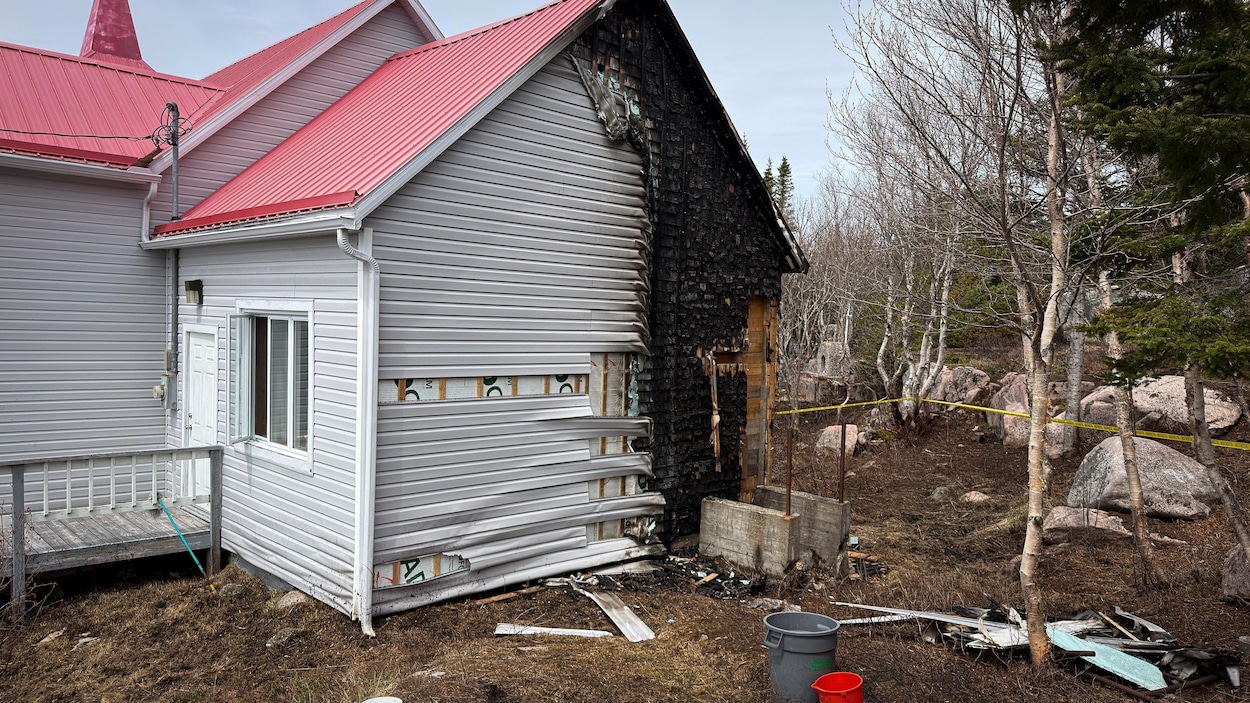 Des citoyens sauvent leur église contre l’incendie