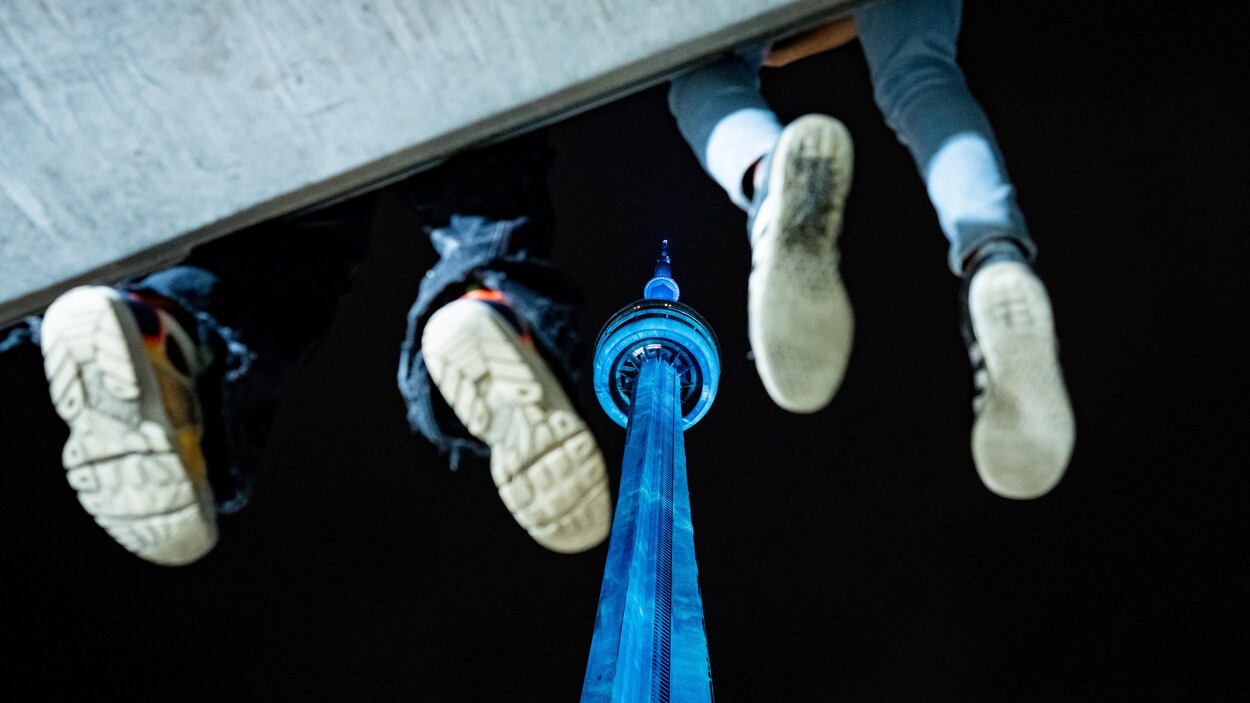 Drake sort l'artillerie lourde et lance 43 chansons