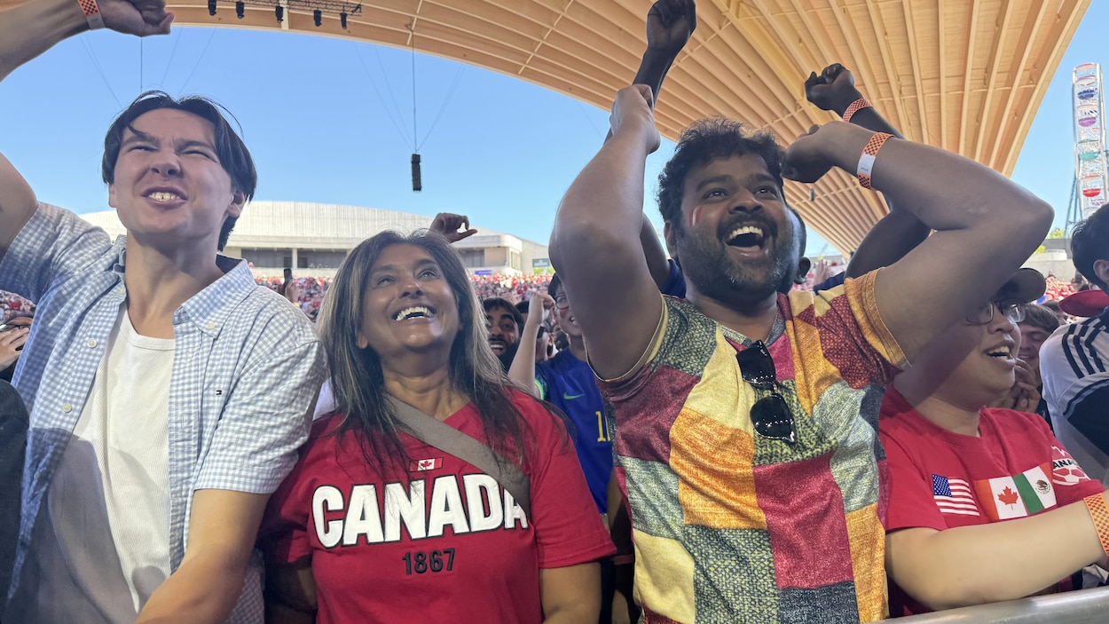 Marée de partisans du Canada à Vancouver