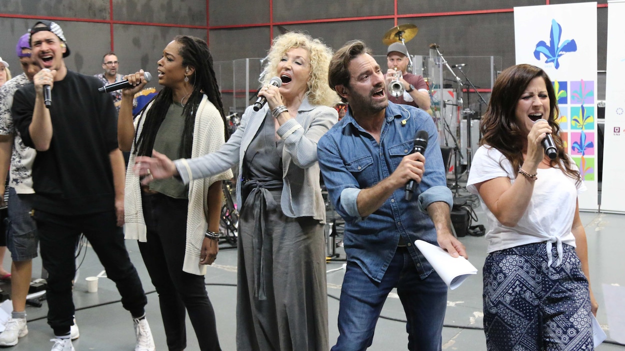 Des chanteurs en répétition