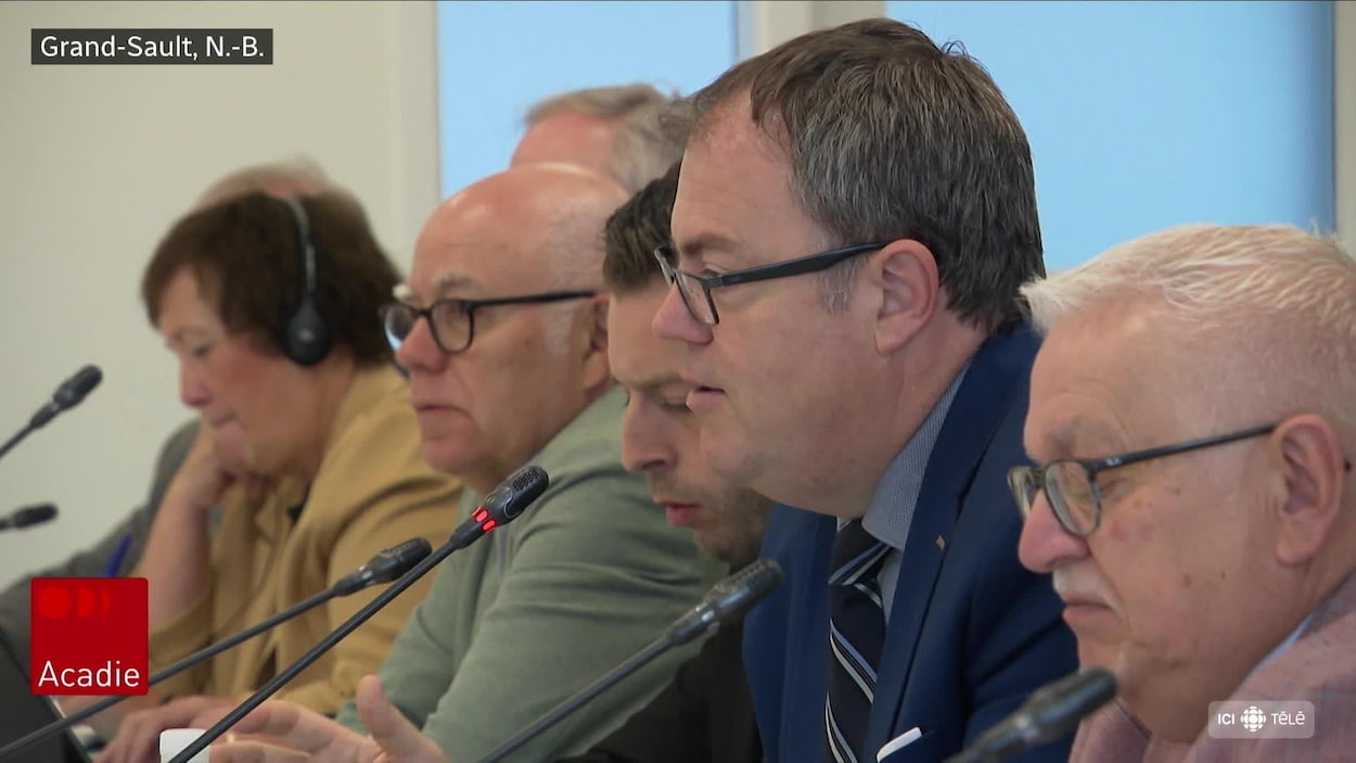 Le comité des langues officielles du Nouveau-Brunswick entame sa tournée