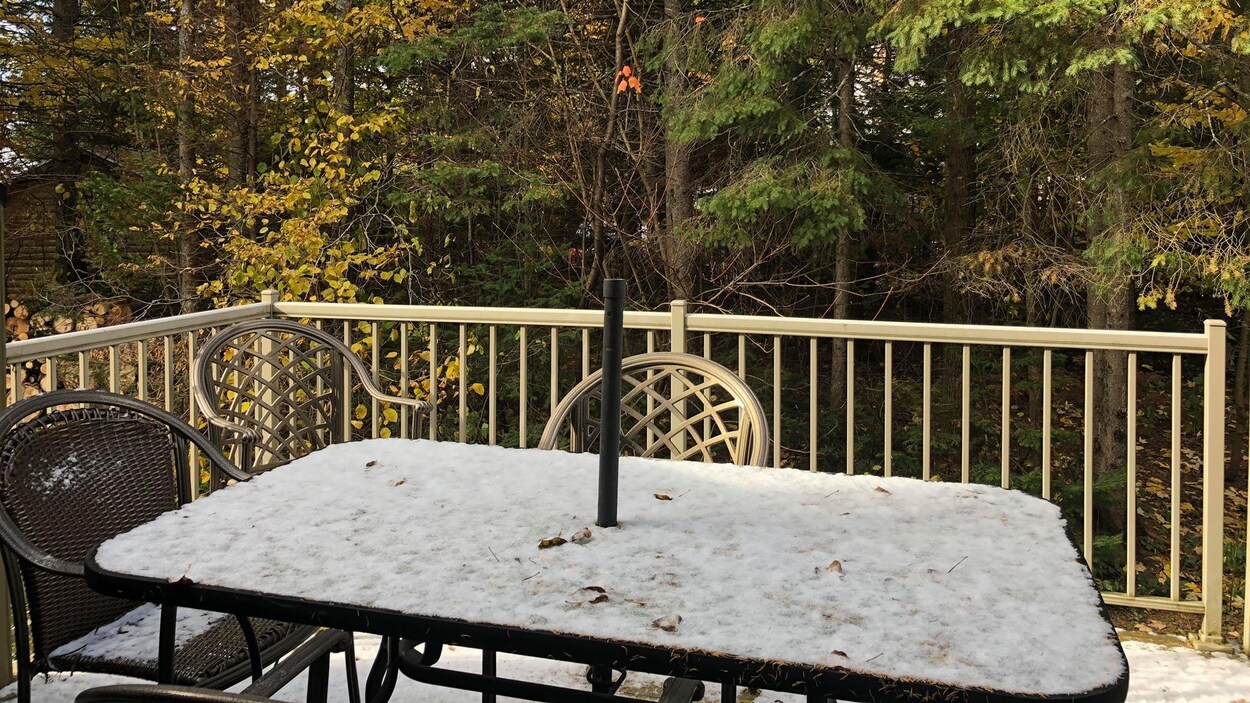 À leur réveil, des résidents de Lac-Beauport ont pu contempler des tapis blancs à quelques reprises en octobre.