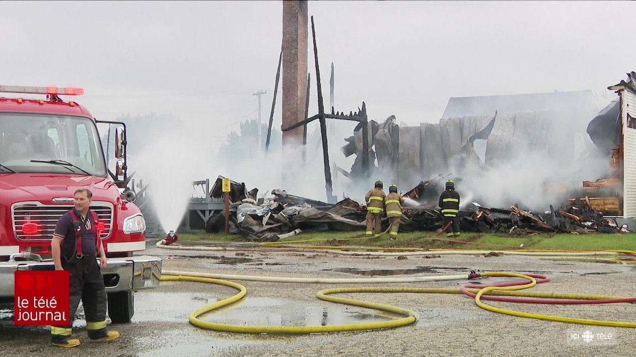 L’église de Saint-Simon détruite par les flammes