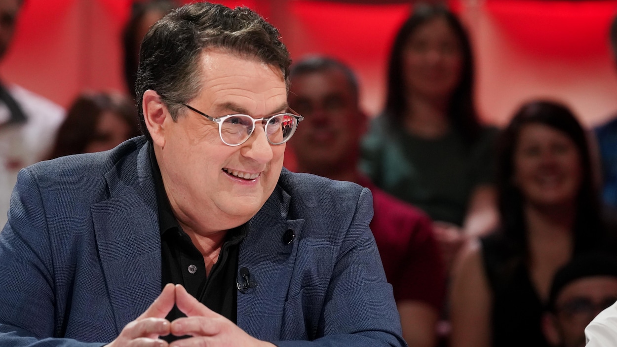 « Il va falloir être créatif » pour occuper les élèves sans cellulaire, dit M. Drainville