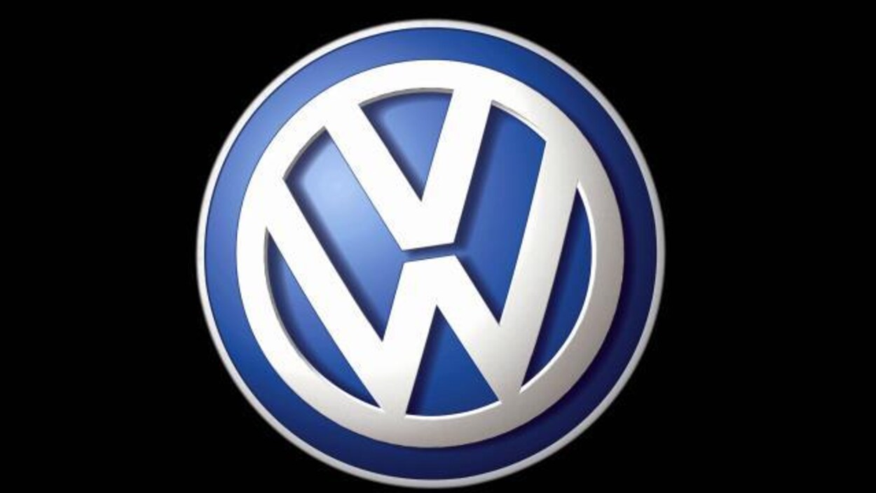 Le logo de Volkswagen : les lettres V et W sur fond bleu