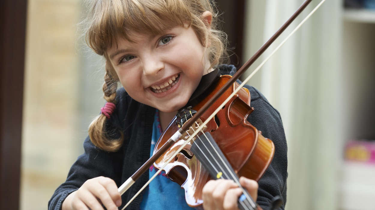Jouer d'un instrument, chanter : quel bénéfice pour l'enfant?