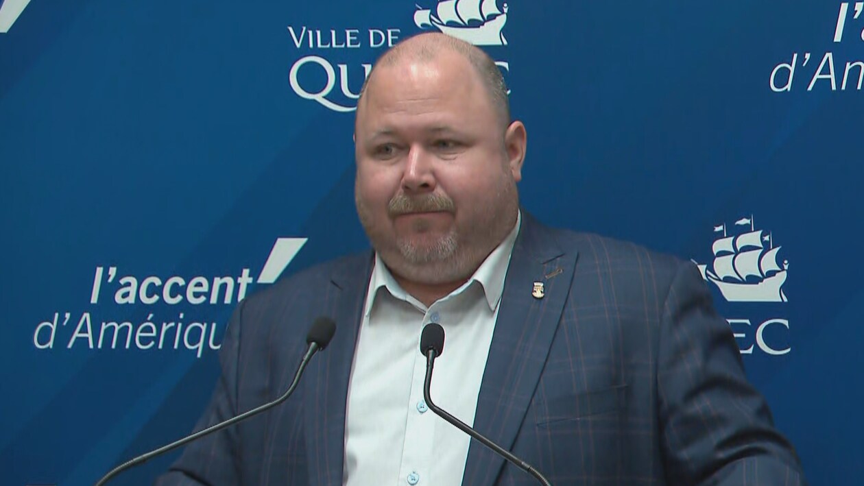 Claude Villeneuve, chef de l'opposition à l'hôtel de ville de Québec