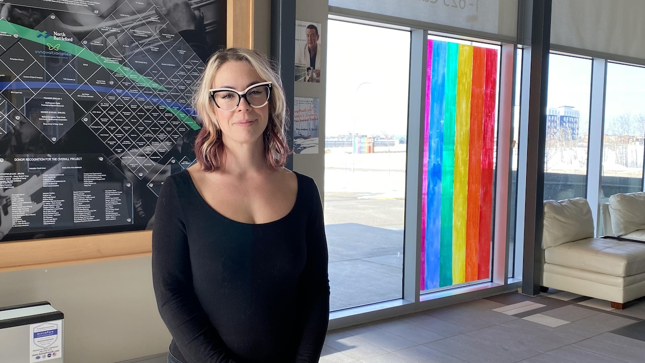 Un bingo de drag queens suscite la controverse à North Battleford Le téléjournal Saskatchewan