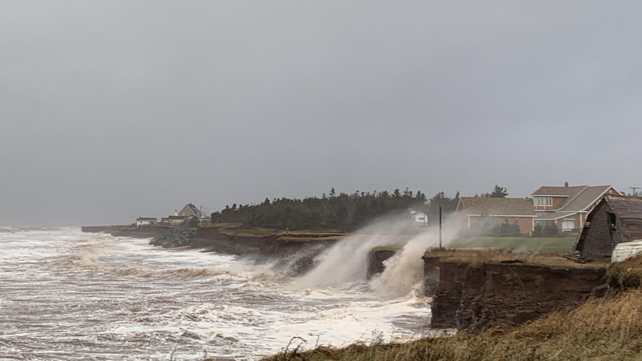 Une onde de tempête frappe le nord du NouveauBrunswick Le