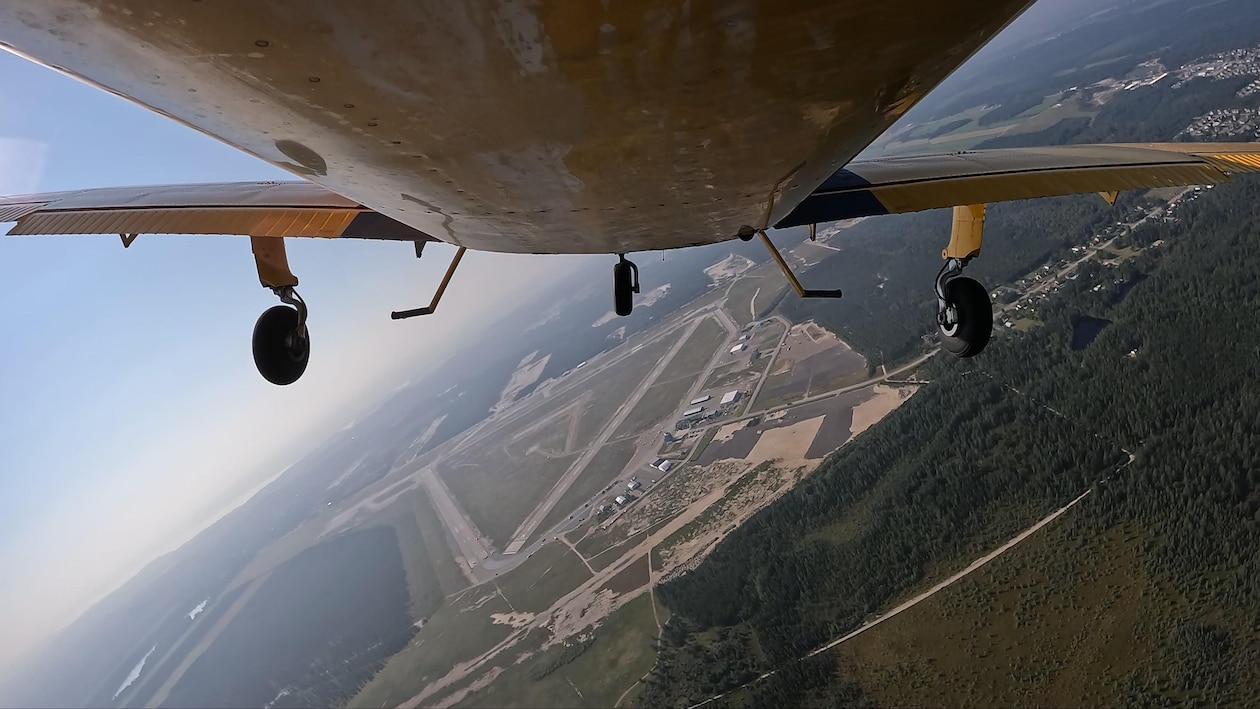 Image aérienne du Centre québécois de formation aéronautique, le CQFA.