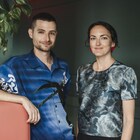 Les nutritionnistes Bernard Lavallée et Catherine Lefebvre dans un restaurant.