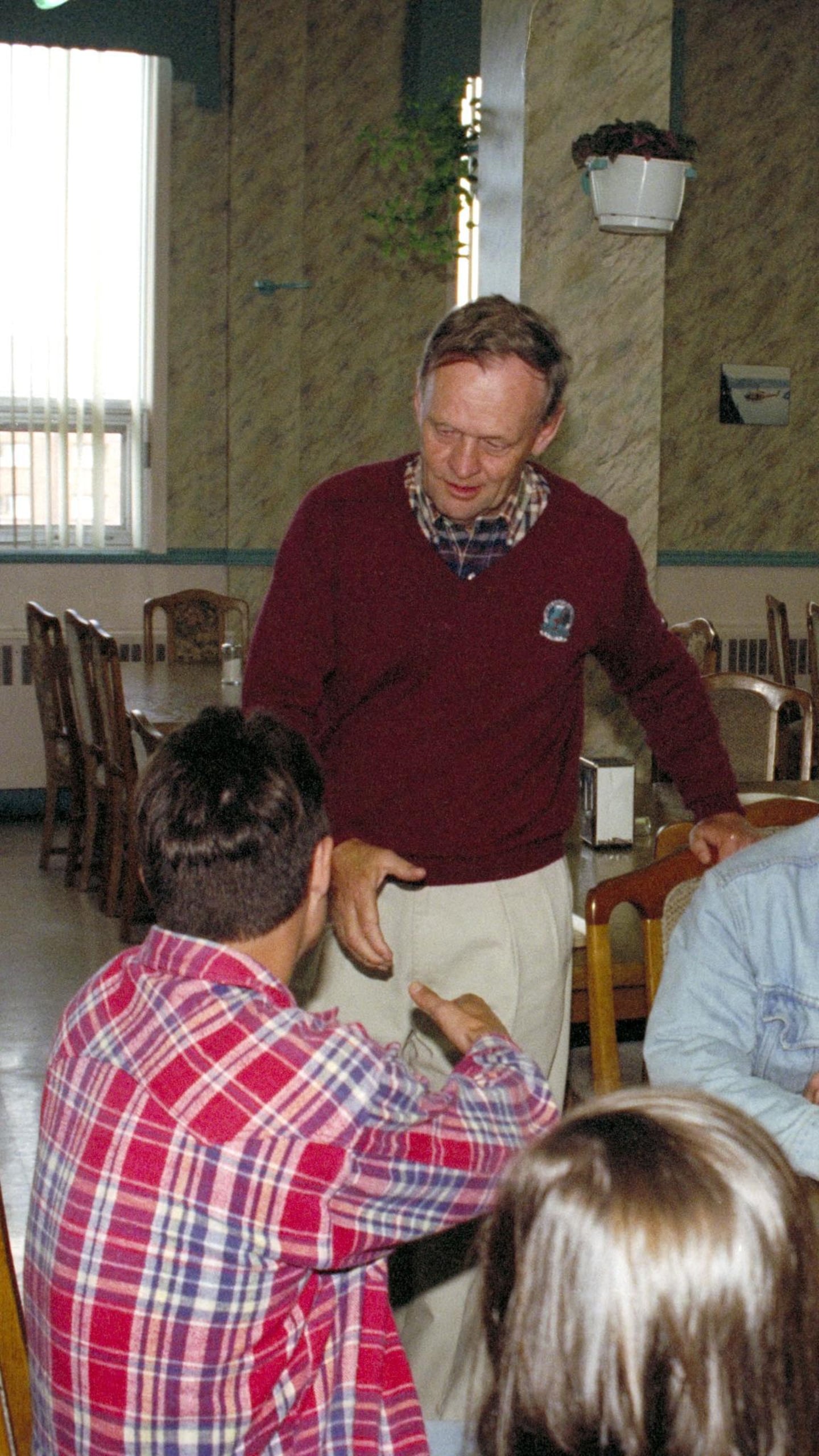 Jean Chrétien et des citoyens.