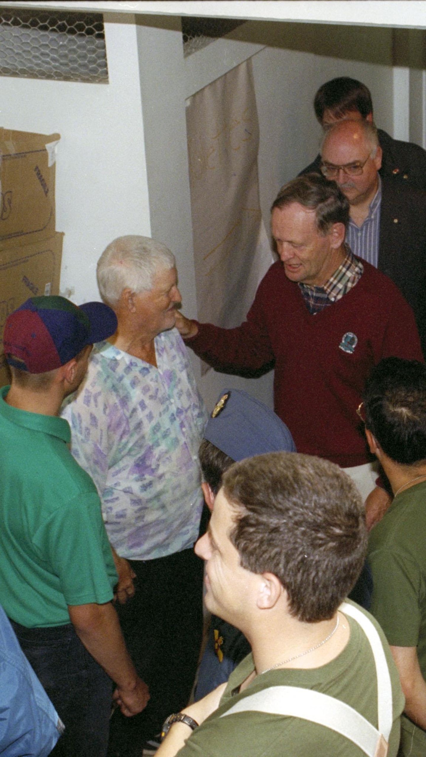 Jean Chrétien et des sinistrés du déluge de 1996.