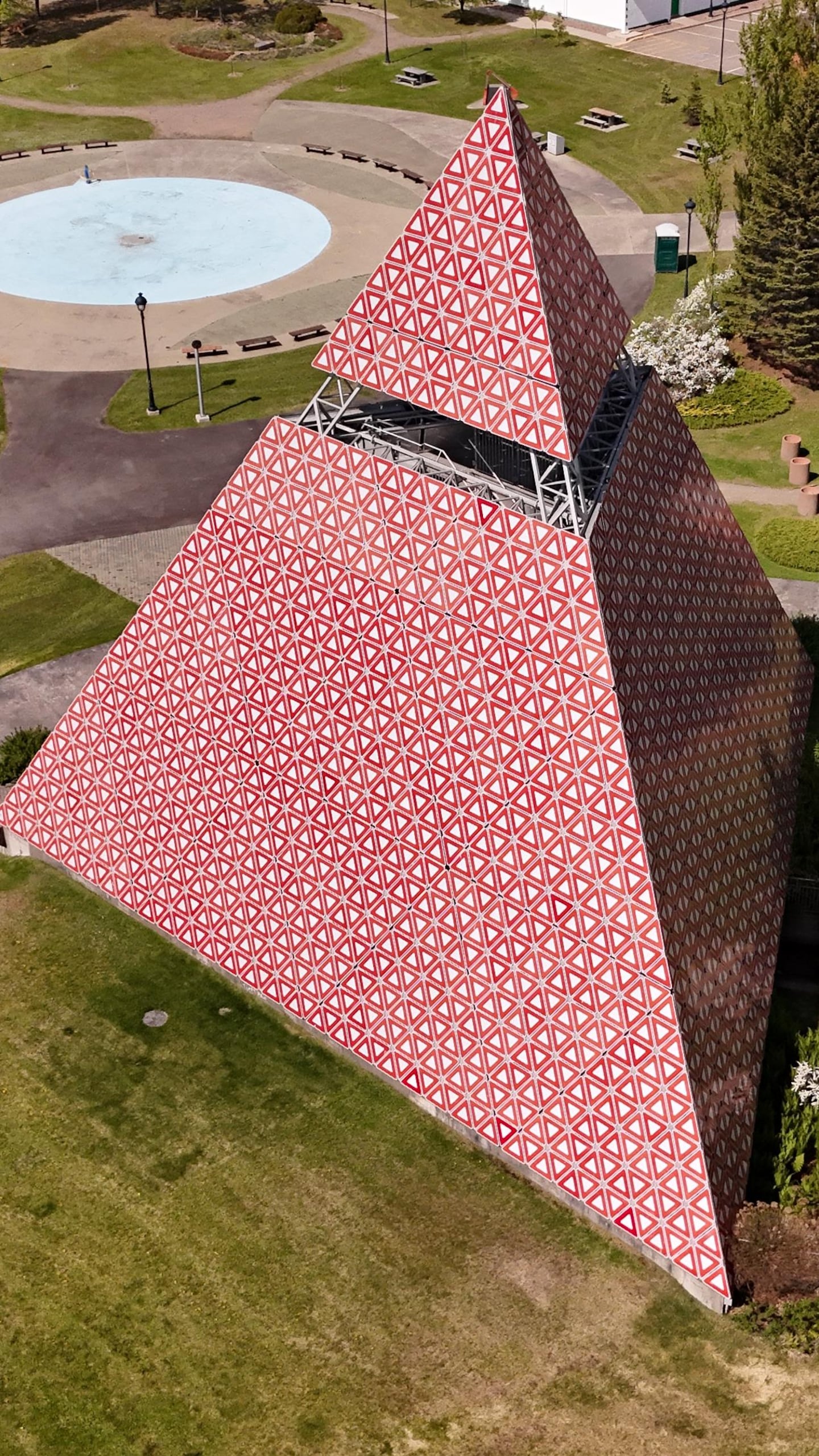la Pyramide des Ha! Ha! vue du ciel