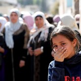 Una niña llora durante el funeral de un palestino muerto durante en un enfrentamiento con las fuerzas israelíes, en Tammun, en la Cisjordania ocupada por Israel el 16 de noviembre de 2021.