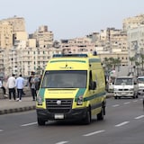 سيارة إسعاف في أحد شوارع الإسكندرية.