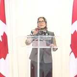 Amira Elghawaby  en conferencia de prensa.