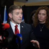 Andrew Furey en mêlée de presse.