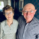 Bill et Sandra Barlow en entrevue.