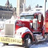 Un camión estacionado en Ottawa.