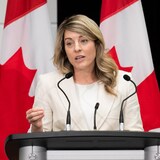 وزيرة الخارجية ميلاني جولي تتحدث أمس في اجتماع رؤساء البعثات الكندية حول مستقبل الدبلوماسية الكندية.