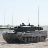 Des chars d'assaut canadiens Leopard 2A4, le 13 septembre 2012.
