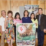 Grupo ng mga Pilipino na nagpakuha ng litrato tangan ang banner ng Circulo Pampangueño Association of British Columbia.