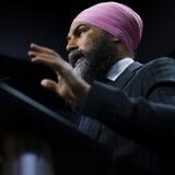 Jagmeet Singh lors d'une conférence de presse.
