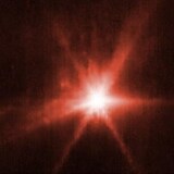 Image captée par le télescope Webb de l'impact de la sonde DART avec l'astéroïde Dimorphos.