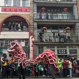 Participantes en el desfile del Barrio Chino de Vancouver, 11 de febrero de 2024.