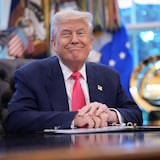 الرئيس الأميركي دونالد ترامب في مكتبه في البيت الأبيض في واشنطن.