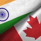 من اليمين: علما كندا والهند. 