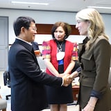 菲律賓國家安全顧問阿諾（Eduardo Año）去年會見加拿大外交部長喬美蘭（Melanie Joly）。