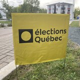An Elections Quebec sign planted in the ground.