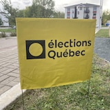 Isang sign na nagsasabing elections Quebec. 