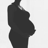 Silhouette d'une femme enceinte.