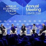 世界经济论坛 2022 峰会正在瑞士达沃斯举行，全球经济所面临的多重威胁是讨论的重点之一。