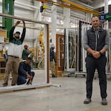 门窗製造厂Lepage Millwork的总经理邦纳维尔（右，François Xavier Bonneville）。