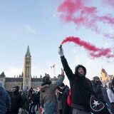 Protesters are seen gathering on Wellington Street in Ottawa. Prime Minister Justin Trudeau is set to kick off what's expected to be a raucous debate over his government's decision to trigger the Emergencies Act to remove protesters. (Ivanoh Demers/Radio-Canada)