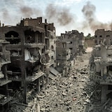 بعضٌ من الدمار الذي تسببت به الحرب الحالية في مدينة غزة.