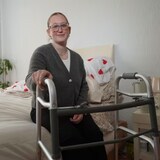 Jaya-Lilas Payette urgently needs a double hip replacement. The 25-year-old is no longer able to work and has become housebound due to her limited mobility. 