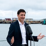 Le premier ministre en point de presse aux Îles-de-la-Madeleine.
