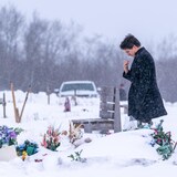 135 / 5 000
Résultats de traduction
Canadian Prime Minister Justin Trudeau visits the James Smith Cree Nation Cemetery in Saskatchewan on November 28, 2022.