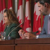 Chrystia Freeland, François-Philippe Champagne at Sean Fraser sa isang press conference.