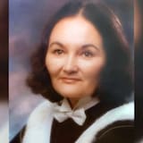 La photo de graduation de Marion Ironquil Meadmore en 1977.
