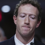 Mark Zuckerberg avec un visage de personne qui se sent coupable. 