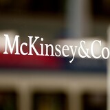 Le logo de McKinsey à l'entrée d'un bureau, à Zurich, en Suisse.